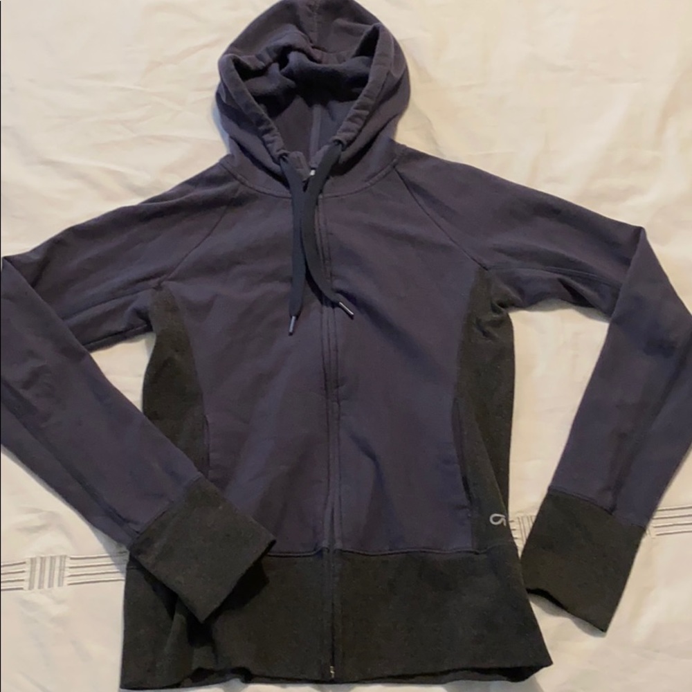 Gap fit zip up